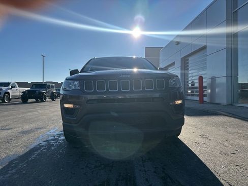 Used 2020 Jeep Compass Sport image 2