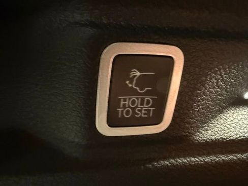 New 2025 Jeep Grand Cherokee L Laredo image 10