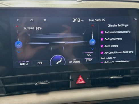 Used 2025 Kia Sportage EX FWD image 21