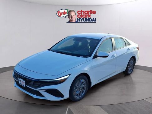 New 2026 Hyundai Elantra Hybrid FWD image 1