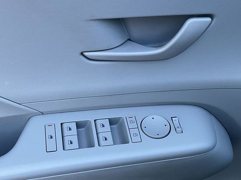 Used 2025 Hyundai Kona SEL image 12