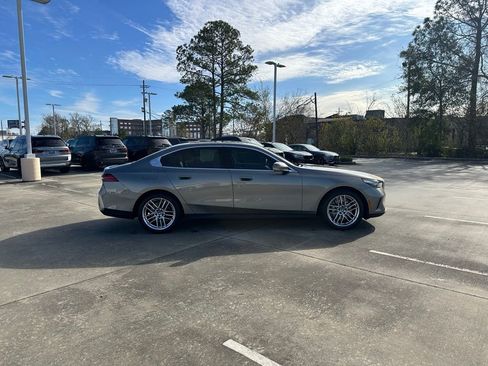 Certified 2024 BMW 530i w/ Convenience Package image 4