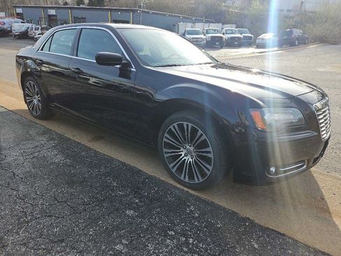 Used 2013 Chrysler 300 S image 4