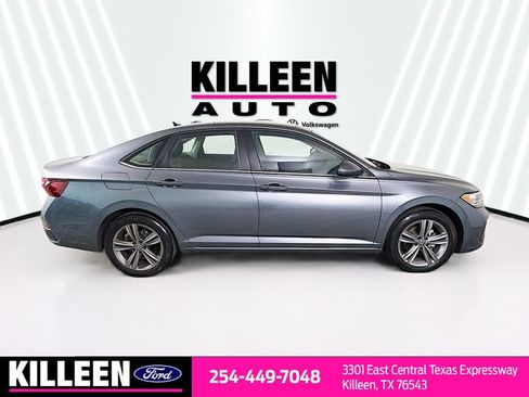 Used 2022 Volkswagen Jetta SE w/ Panoramic Sunroof Package image 9