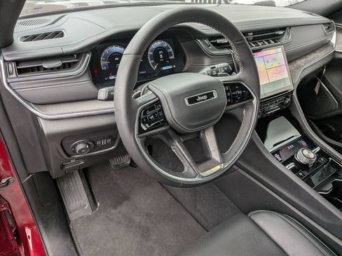 Used 2024 Jeep Grand Cherokee Overland w/ Luxury Tech Group IV AWD/4WD image 11