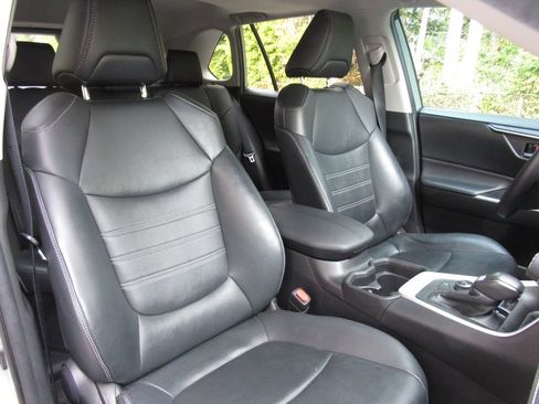 Used 2021 Toyota RAV4 XLE Premium AWD/4WD image 20