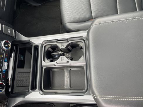 Used 2025 Ford F350 Lariat w/ Chrome Package image 25