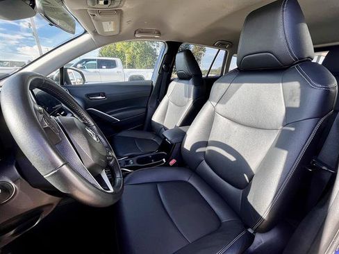 Used 2025 Toyota Corolla Cross XLE FWD image 8