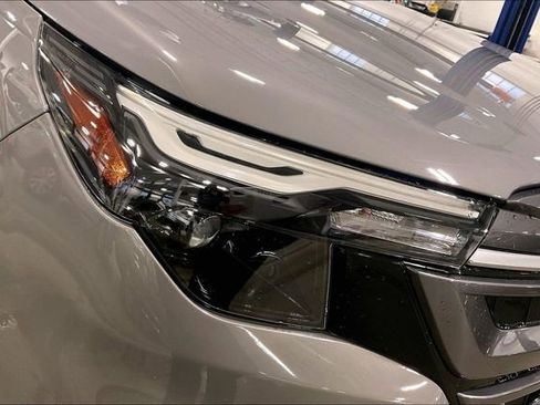 Used 2025 Subaru Forester Premium image 28