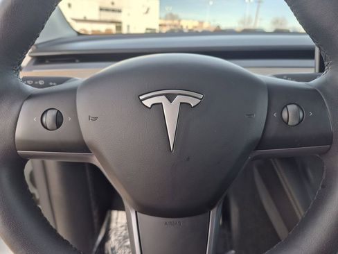 Used 2021 Tesla Model Y Long Range image 17