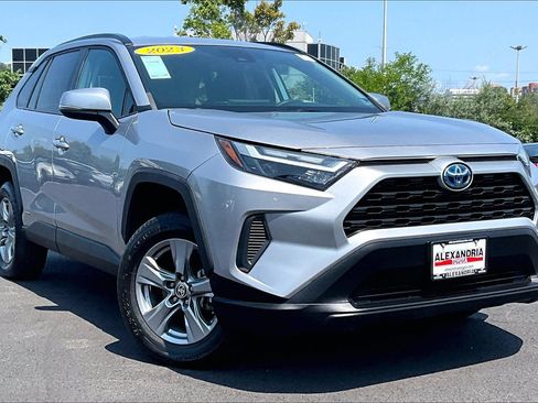 Used 2023 Toyota RAV4 LE AWD/4WD image 2