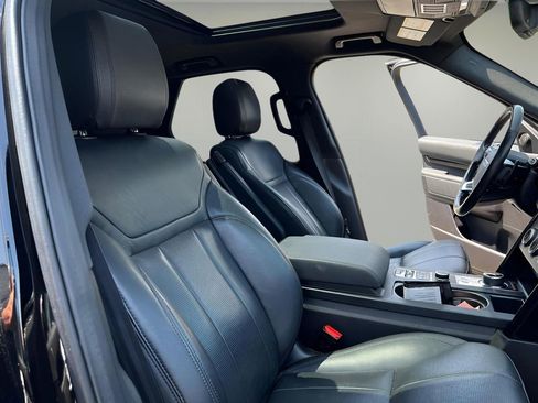 Used 2018 Land Rover Discovery SE image 35