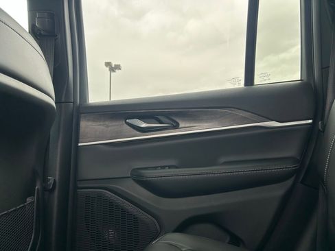 New 2025 Jeep Grand Cherokee Limited w/ Black Appearance Package image 30