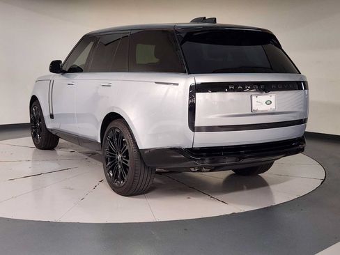 Used 2025 Land Rover Range Rover SE AWD/4WD image 6
