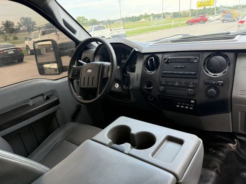 Used 2015 Ford F550 4x4 Regular Cab Super Duty image 7