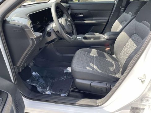 Used 2025 Nissan Kicks SV image 17