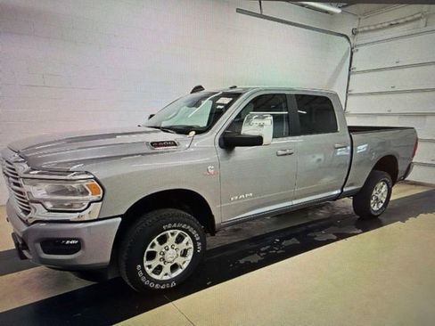 Used 2024 RAM 2500 Laramie AWD/4WD image 5