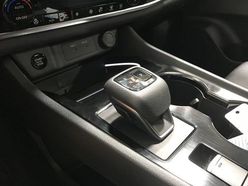 Used 2025 Nissan Rogue SL w/ Tech Package AWD/4WD image 16