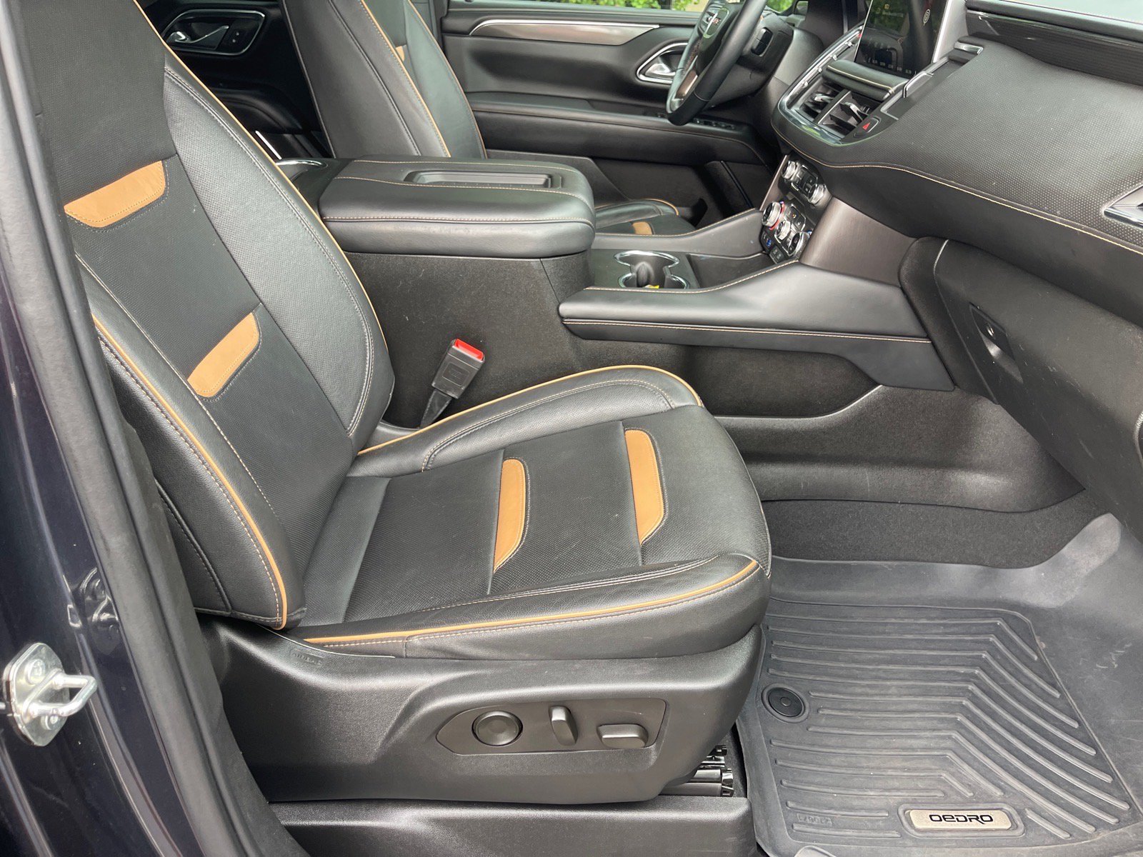 Used 2023 GMC Yukon AT4 w/ AT4 Premium Package AWD/4WD image 19