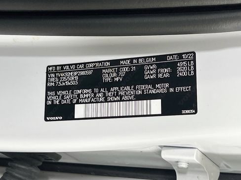 Used 2023 Volvo XC40 B4 Plus w/ Protection Package Premier image 30