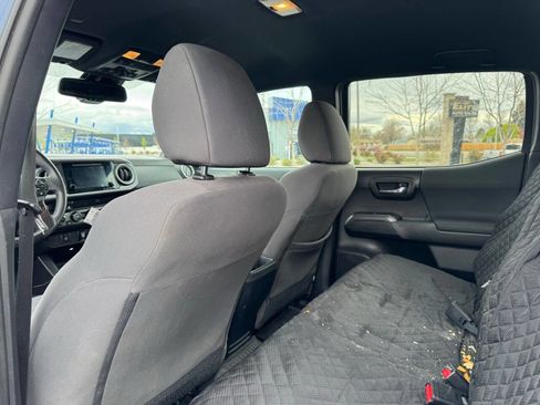 Used 2019 Toyota Tacoma TRD Off-Road AWD/4WD image 11