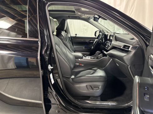 Used 2020 Toyota Highlander Platinum AWD/4WD image 16