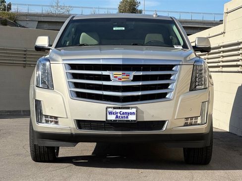Used 2016 Cadillac Escalade Premium image 11