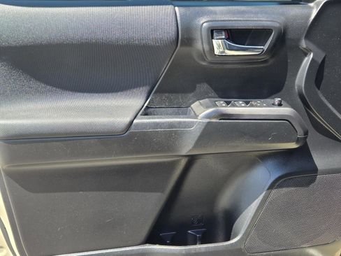 Used 2019 Toyota Tacoma TRD Off-Road w/ Technology Package image 13