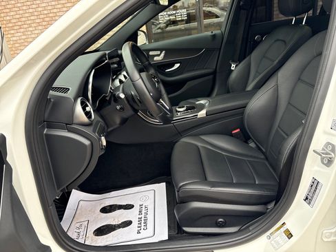Used 2021 Mercedes-Benz C 300 4MATIC Sedan image 3
