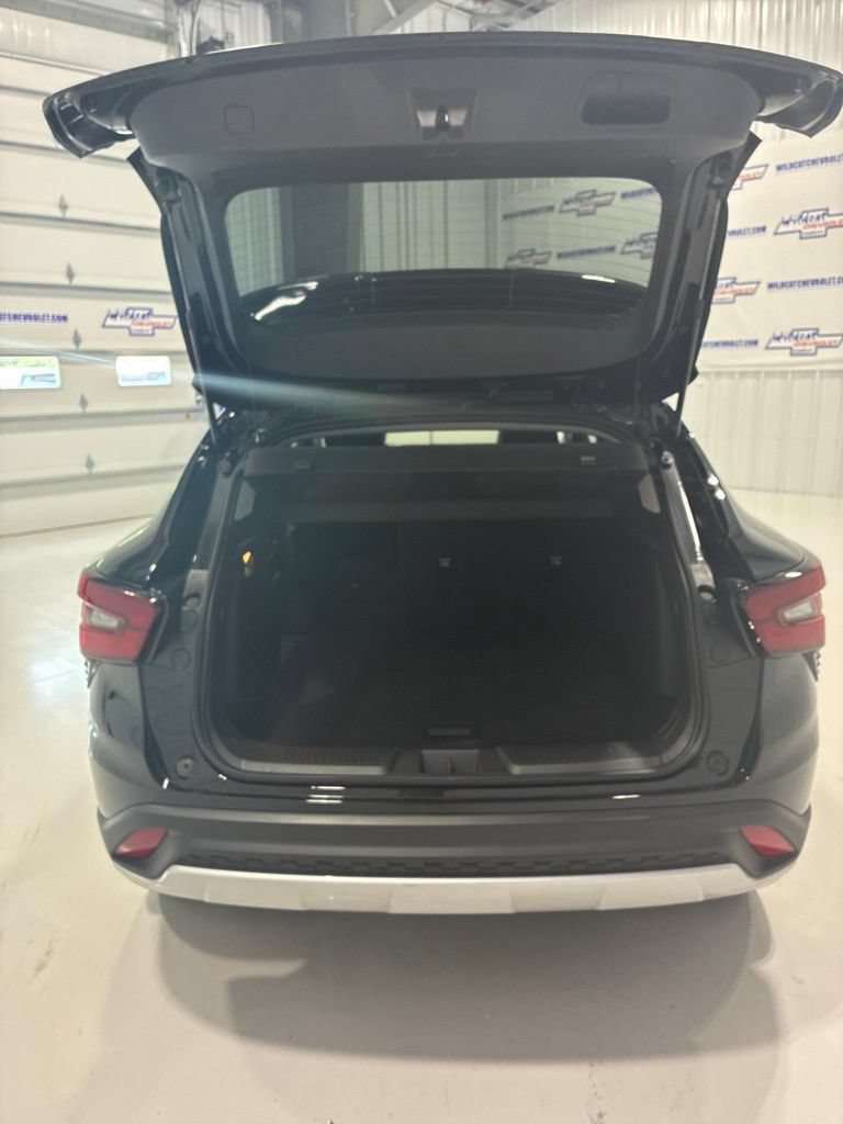 Used 2026 Chevrolet Trax LT FWD image 33