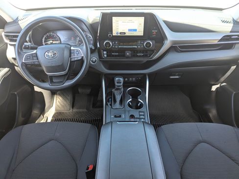 Used 2023 Toyota Highlander L image 15