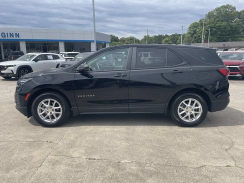 Used 2024 Chevrolet Equinox LS w/ LS Convenience Package FWD image 2