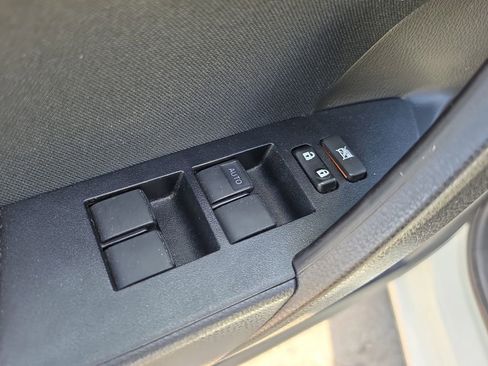 Used 2016 Toyota Corolla LE FWD image 15