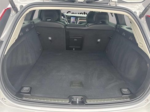 Used 2025 Volvo V60 B5 Cross Country Plus image 30