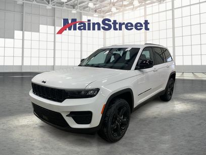 Used 2025 Jeep Grand Cherokee Altitude