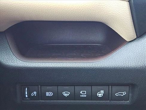 Used 2020 Toyota RAV4 Limited image 29