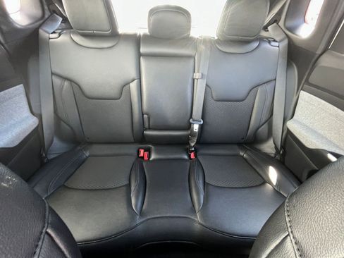 Used 2025 Jeep Compass Latitude image 38