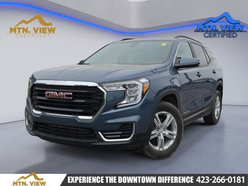 Used 2024 GMC Terrain SLE w/ Driver Convenience Package image 1