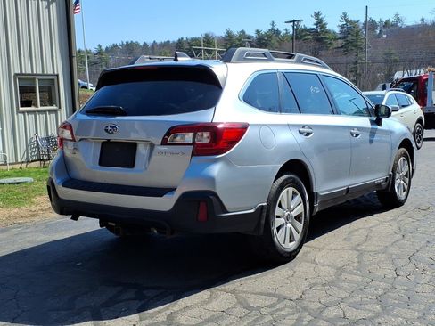 Used 2018 Subaru Outback 2.5i Premium image 3