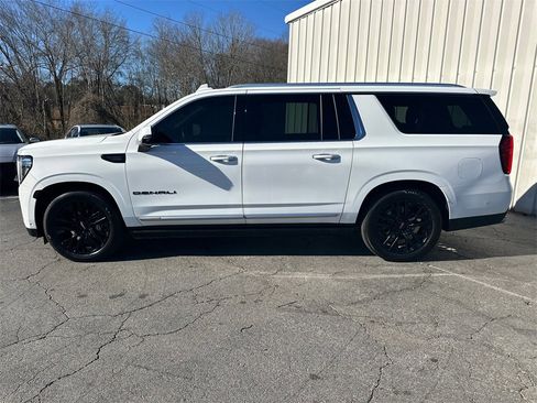 Used 2023 GMC Yukon XL Denali w/ Denali Reserve Package image 9