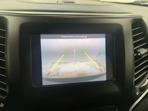 Used 2020 Jeep Cherokee Latitude Plus AWD/4WD image 23