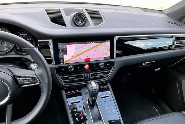 Used 2026 Porsche Macan AWD/4WD image 15