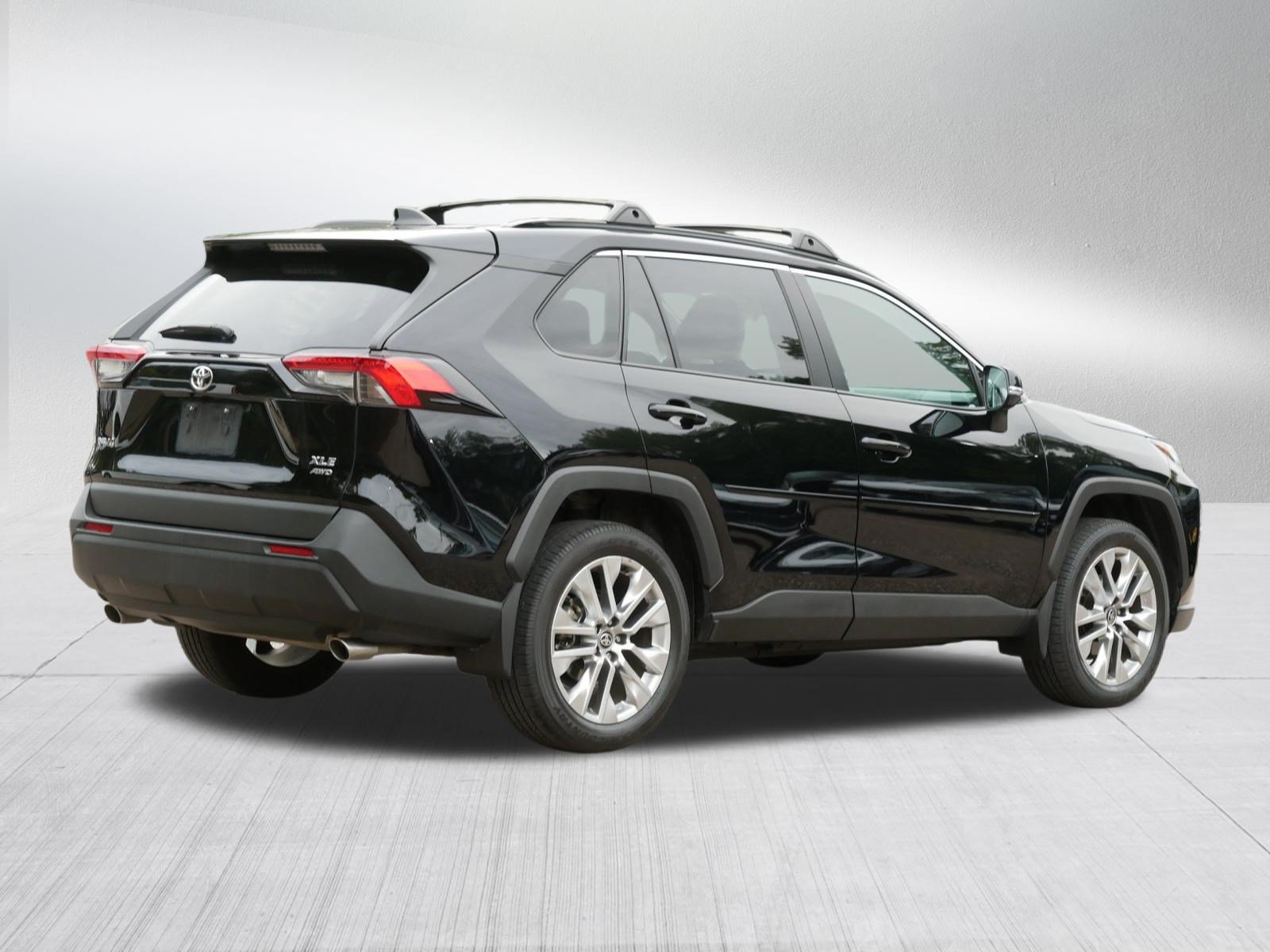 Used 2025 Toyota RAV4 XLE Premium w/ Weather Package AWD/4WD image 7
