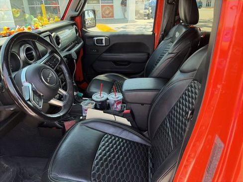 Used 2020 Jeep Wrangler Unlimited Sahara AWD/4WD image 4