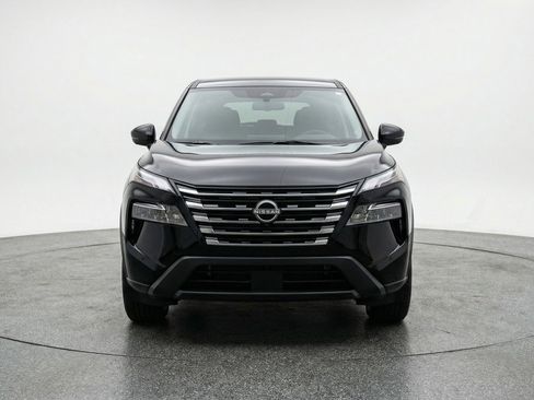 Used 2025 Nissan Rogue SV image 2