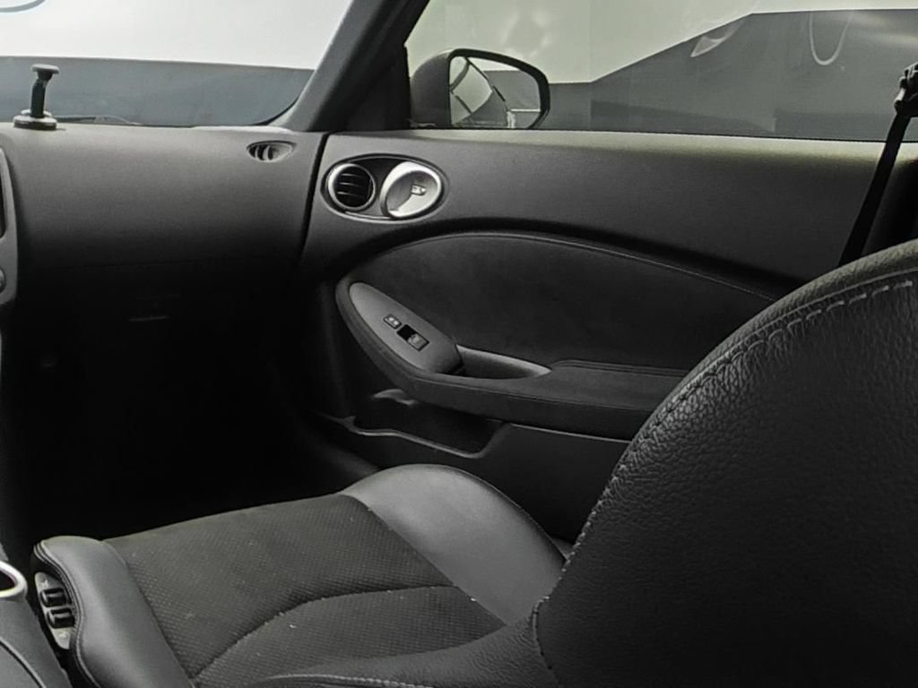 Used 2020 Nissan 370Z Touring Sport RWD image 15