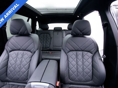 Used 2025 BMW X5 M60i w/ Climate Comfort Package image 45