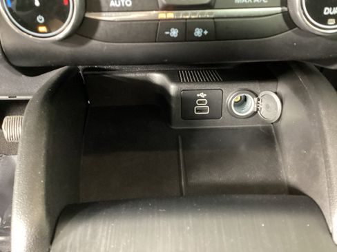 Used 2025 Ford Escape Active AWD/4WD image 28