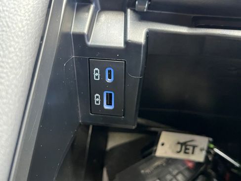 Used 2022 Toyota Sienna XSE image 24