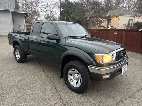 Used 2001 Toyota Tacoma PreRunner image 1